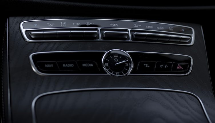 Mercedes-Benz E200 4MAT AMG