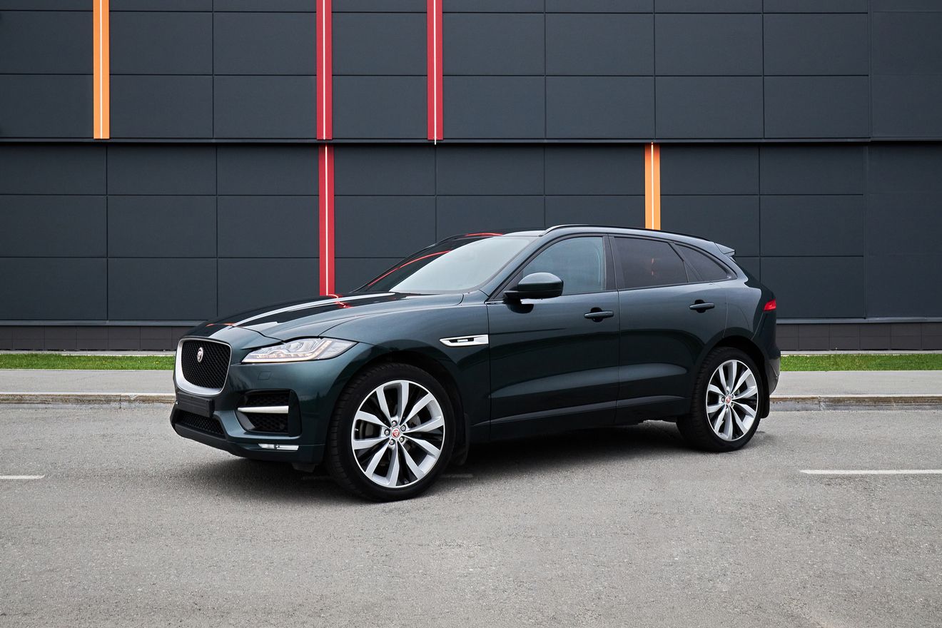 Аренда Jaguar F-Pace темно-зеленый в Екатеринбурге без водителя