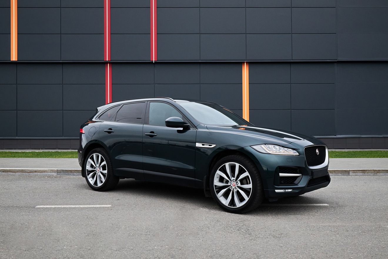 Аренда Jaguar F-Pace темно-зеленый в Екатеринбурге без водителя