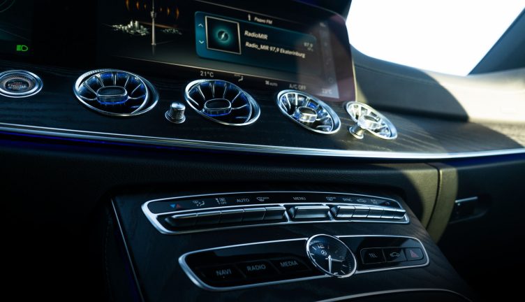 Mercedes-Benz E200 4MAT AMG
