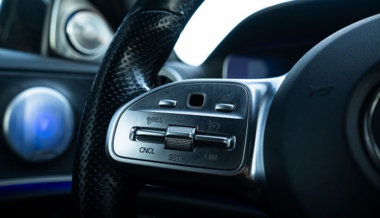 Mercedes-Benz E200 4MAT AMG