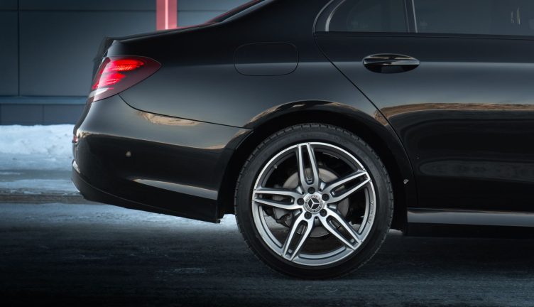 Mercedes-Benz E200 4MATIC AMG