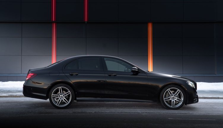 Mercedes-Benz E200 4MATIC AMG