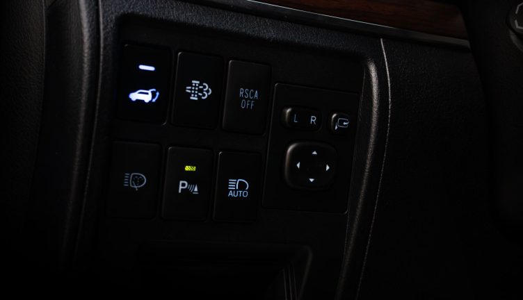 Toyota Land Cruiser 200 4WD